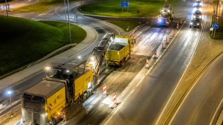 Hajnali burkolatmarás miatt részlegesen lezárják a 8-as főút veszprémi csomópontjait