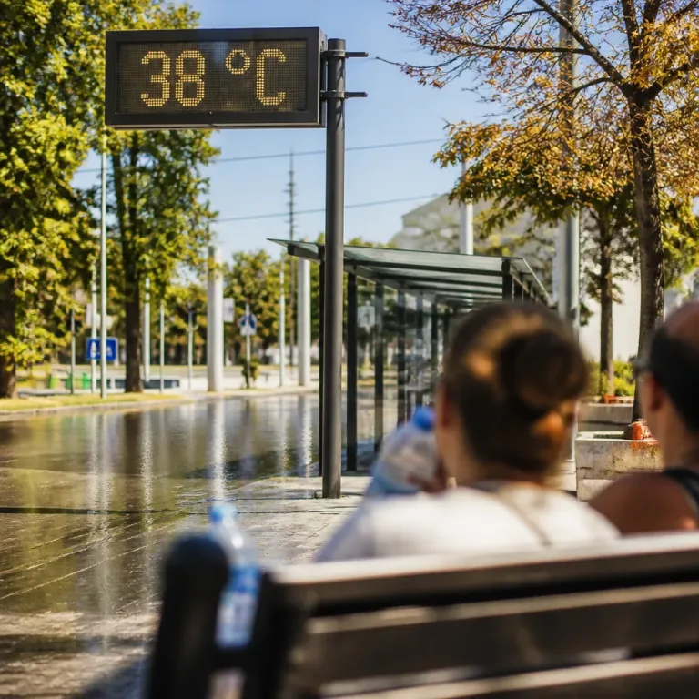 Újabb hőhullám: vörös riasztás két vármegyére, országszerte ismét 35–38 °C várható