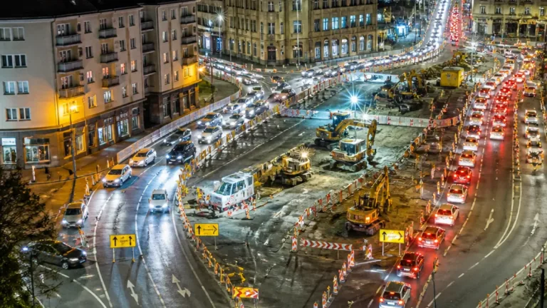 Jelentős forgalmi változások Miskolcon: munkálatok miatt heteken át módosul a közlekedés a Petőfi téren