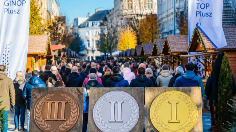 Kilencedik alkalommal töltötte meg a főteret a közfoglalkoztatás bemutatója Nyíregyházán