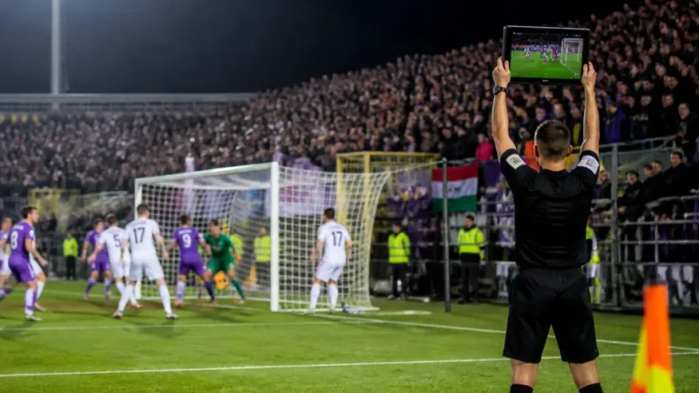 Komáromban fordított a Slovan: VAR-viták és két Šporar-gól döntött