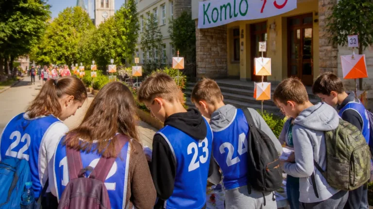 Komló 75: diákok játékos városismereti túrán mélyítették a kötődést
