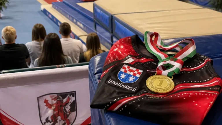 Mayer Gréta világkupa-aranyat nyert ugrásban — újabb dicsőség a dunaújvárosi tornasportnak