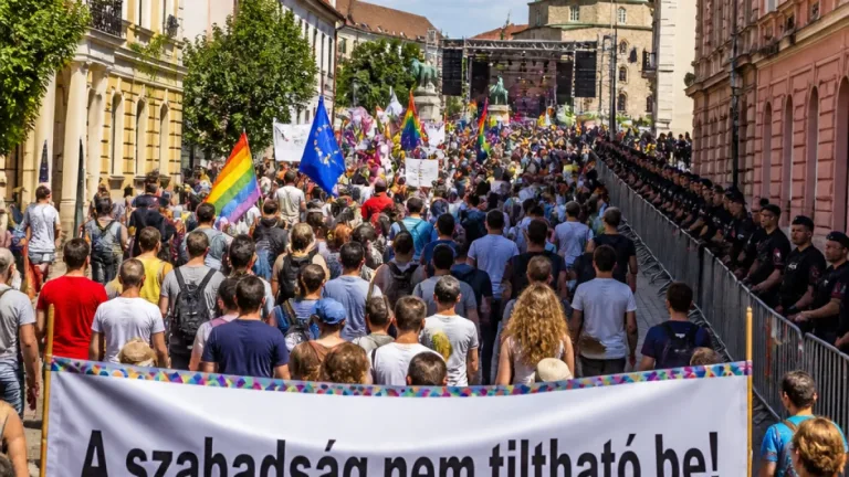 Pécs: több százan vonultak a VI. Pécs Prideon az "A szabadság nem tiltható be!" jelszóval
