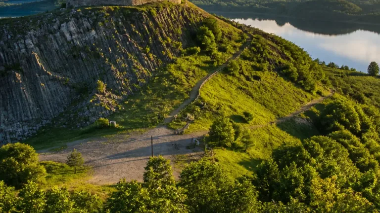 Somoskőtől a rózsaszállási víztározóig: vulkánok, várak és vízpartok a Losonci járásban