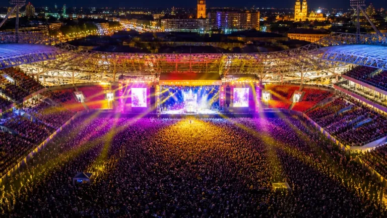 Teltház a küzdőtéren: rekordot hoz a tizedik yoUDay a Nagyerdei Stadionban