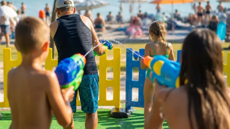 Vízipisztoly-háború Balatonlellén: a Napfény Strand is csatlakozott a rekordkísérlethez