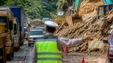 Jalur Solok–Padang Kembali Bisa Dilintasi, Polisi Terapkan Sistem Buka-Tutup