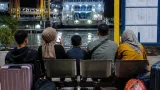 Keluarga Warga Lampung Masih Menunggu Kepastian setelah Dua Orang Hilang di KMP Virgo