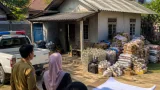 Kisah Kepala Desa Terpilih di Cikarang: Tukang Pilah Sampah Dapat Janji Renovasi Rumah