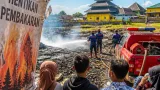 Pemadam Baubau Minta Warga Hentikan Pembakaran Sampah untuk Cegah Karhutla