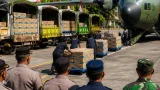 Polda Bali Kirim Lima Truk Logistik ke NTT lewat Pesawat Hercules TNI AU
