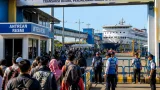 Polsek KPN Pasang Spanduk Imbauan Antisipasi Calo di Pelabuhan Nusantara Parepare