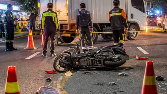 Bekasi: Pasutri Tewas Ditabrak Truk di Jalan Sultan Agung, Anak Selamat