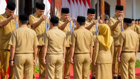 Upacara HUT ke-81, Kabupaten Malang Beri Satyalencana Karya Satya kepada 6 ASN Secara Simbolis