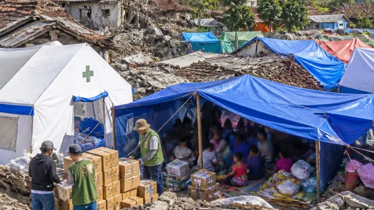 BNPB: Gempa Magnitudo 7,7 di NTT: Korban Meninggal 53 Orang, Ribuan Mengungsi