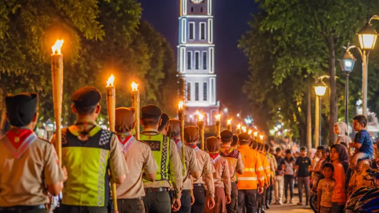 Bukittinggi Gelar Pawai Obor dan Upacara Taptu Menyambut HUT RI ke-81