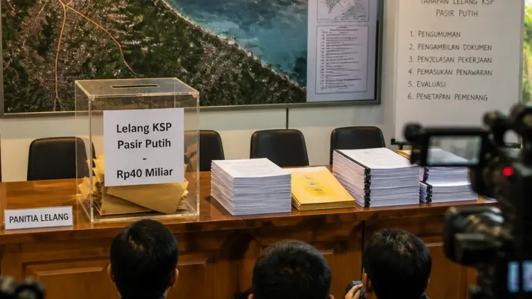 Bupati Pastikan Lelang Pengelolaan Pasir Putih Transparan, Target Investasi Rp40 Miliar