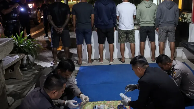 Enam Pria Ditangkap karena Judi Dadu Digital di Pos Kamling Kudus