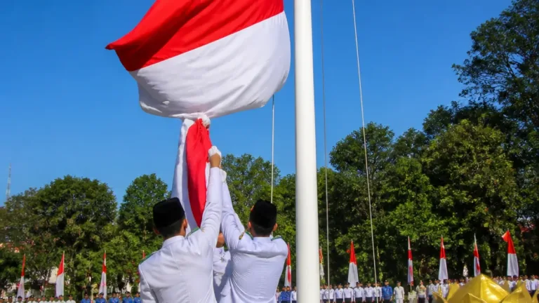 Insiden Tali Bendera Terlepas Saat Upacara HUT di Parungkuda, Sukabumi