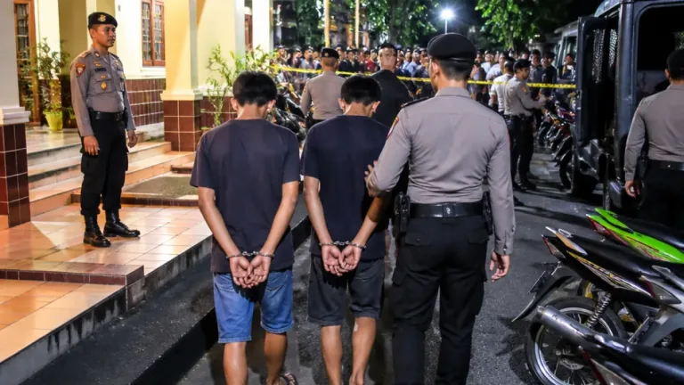 Kericuhan Usai Pencak Dor di Pasuruan: Dua Pemuda Ditahan, Polisi Selidiki Pengeroyokan