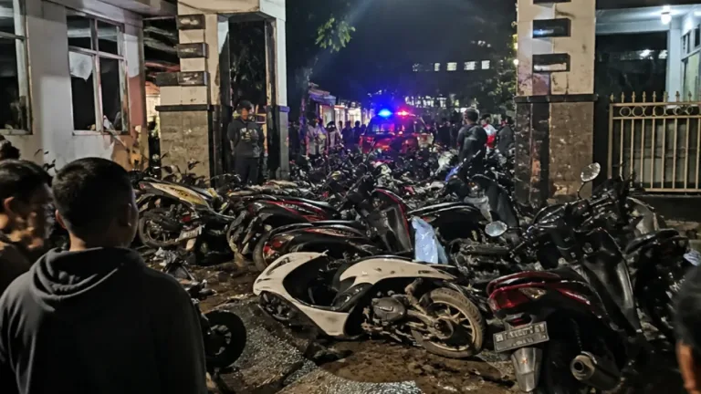 Kerusuhan Malam di Desa Plumbon Gambang, Jombang: Ratusan Motor Diduga Serbu Permukiman