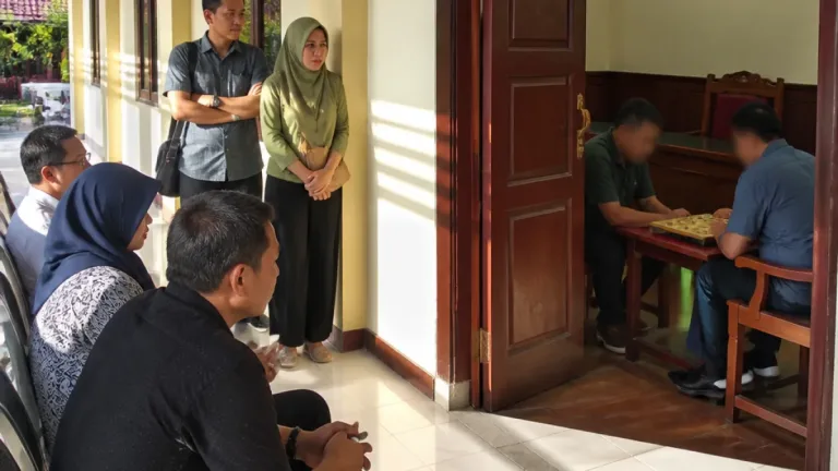 Ketua PN Binjai Terlihat Main Dam Batu di Jam Kerja, Humas Sebut Terkait Lomba