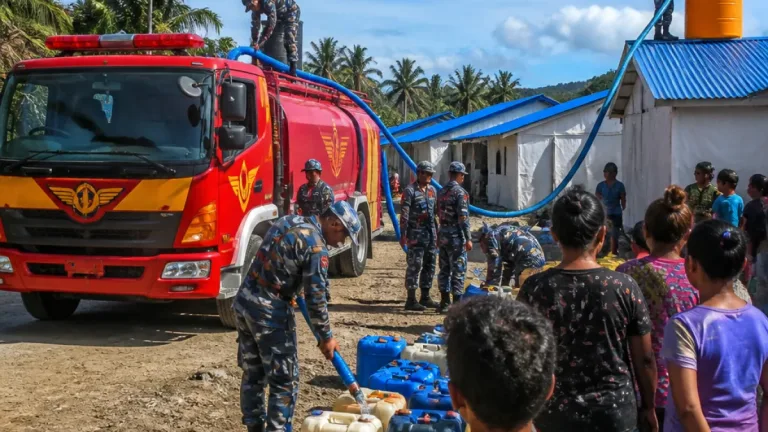 Kodim 1801/Manokwari Salurkan Bantuan Air Bersih ke Warga Huntara Susweni