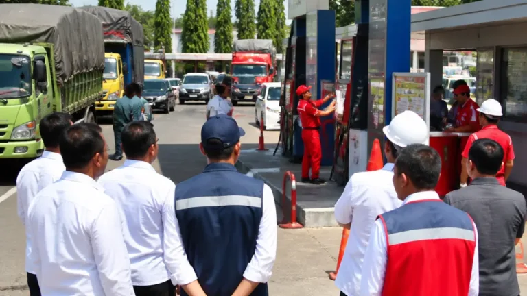 Makassar Percepat Penanganan Antrean SPBU: Optimalisasi Dispenser dan Pengaturan Jam Pengisian