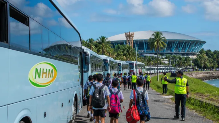 NHM Fasilitasi Puluhan Pelajar Halut ke Sofifi untuk Prakerin dan Kejuaraan Sepak Bola