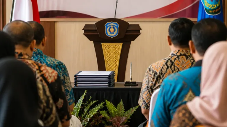 Nimrod Sesa Dilantik sebagai Sekda Kabupaten Sorong, Bupati Tekankan Prioritas Kepentingan Publik