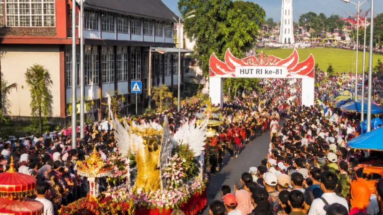 Pawai Alegoris HUT RI di Padang Panjang Padati Pusat Kota, Wako Tekankan Kebersamaan