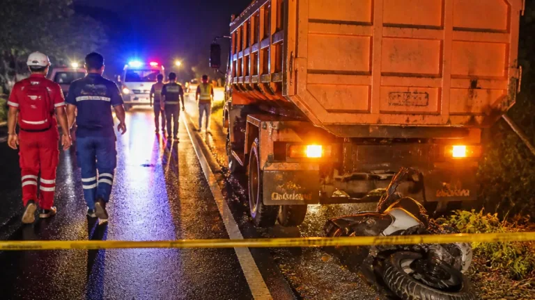 Pelajar 16 Tahun di Musi Rawas Tewas Setelah Motor Tabrak Truk Mogok