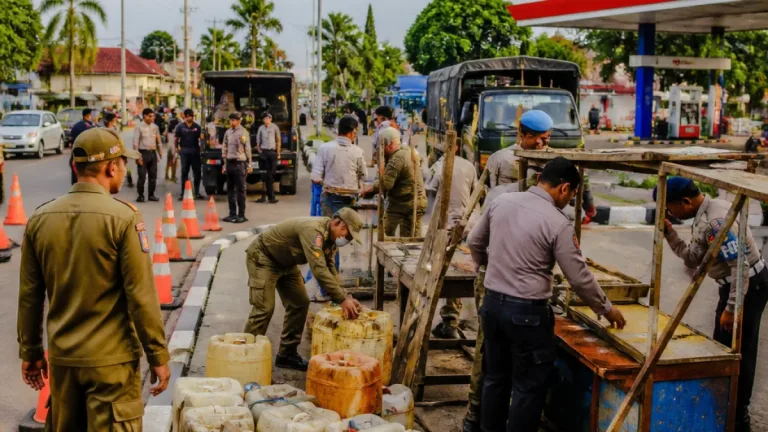 Pemkot Kendari Tertibkan Lapak Penjualan BBM Eceran di Sekitar 15 SPBU