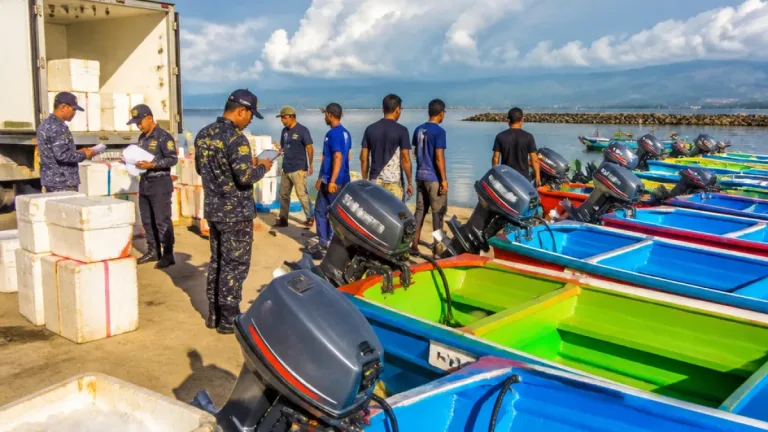 Pemprov Gorontalo Salurkan Bantuan Kapal, Mesin dan Sarana Pemasaran untuk Nelayan