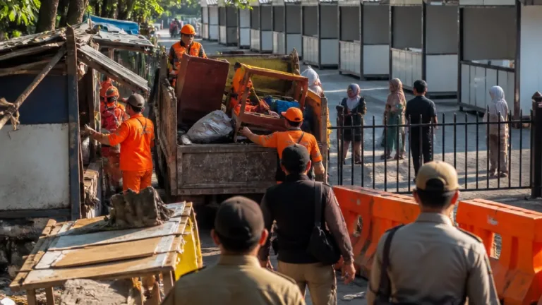 Pemprov Jabar dan Pemkot Bandung Tertibkan PKL Kiaracondong, 800 Kios Relokasi Disiapkan