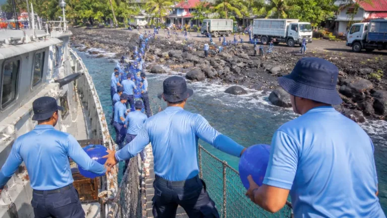 Pemprov Sulut dan Pemkot Manado Kirim 18.200 Liter Air Bersih ke Pulau Manado Tua