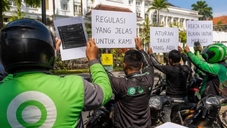 Pengemudi Ojol di Cirebon Pertanyakan Klaim Pendapatan Naik, Minta Regulasi Khusus