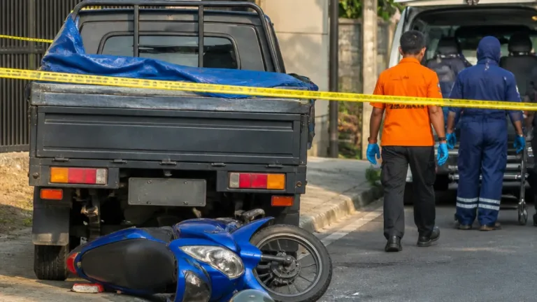 Pengendara Motor Asal Serang Tewas Usai Tabrak Truk Parkir di Bahu Jalan