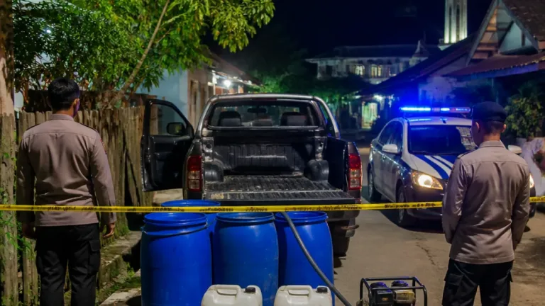 Polisi Amankan Mobil Pembawa 600 Liter Solar Subsidi di Banda Aceh