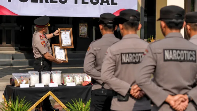 Polres Tegal Beri Penghargaan untuk 11 Anggota Satres Narkoba Usai Gagalkan Transaksi Sabu