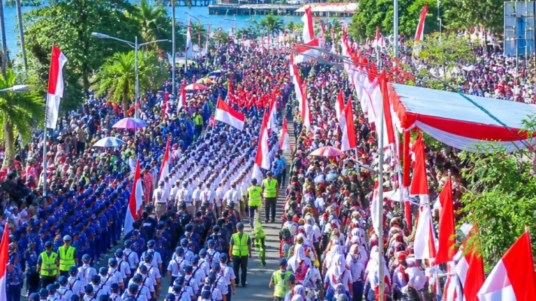Semarak HUT ke-81: Ribuan Warga Manokwari Ikuti Lomba Gerak Jalan