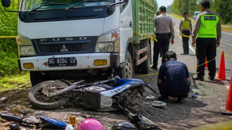 Tabrakan Fuso vs Sepeda Motor di Jalinteng, Dua Warga Prabumulih-Rambang Niru Tewas