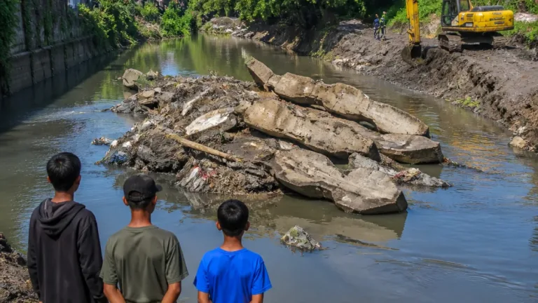 Tanggul Longsor TPA Cipayung Picu Banjir Bertahun-tahun di Bulak Barat, Depok