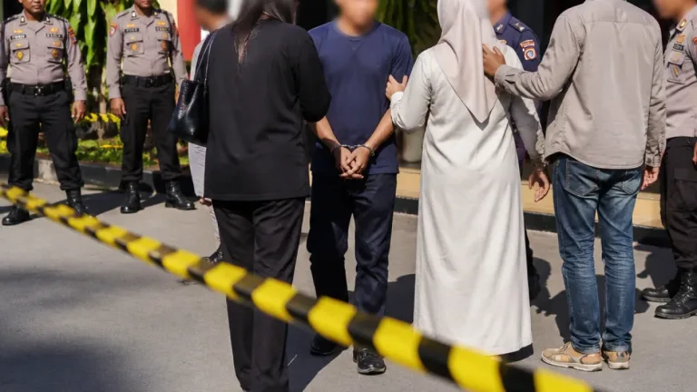 Terduga Pelaku Cabul Tiga Anak Diamankan di Palembang, Polisi Terima Serahan Keluarga
