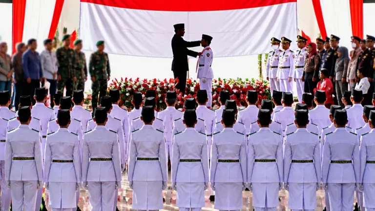 Wali Kota Kukuhkan 33 Anggota Paskibraka, Tual Siapkan Generasi Muda Kibarkan Merah Putih