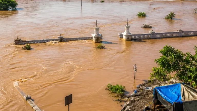 Heavy rains flood bridges, cut road links between Dindori and Jabalpur; residents moved to safety