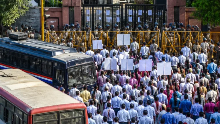Jalandhar sees tense standoff as Punjab employees' 'Maha Hartal' escalates after CM cancels talks