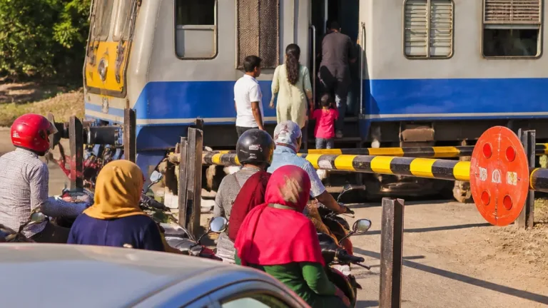 Passenger train halts at Kumarbagh crossing; family of four boards as clip goes viral