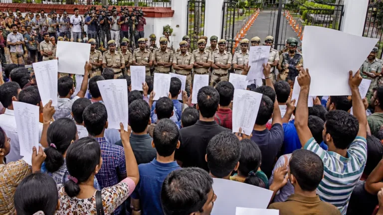 Police stop TET-qualified candidates' march to CM residence over stalled recruitment